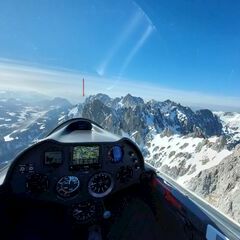 Flugwegposition um 13:17:52: Aufgenommen in der Nähe von Gemeinde Going am Wilden Kaiser, Going am Wilden Kaiser, Österreich in 2226 Meter